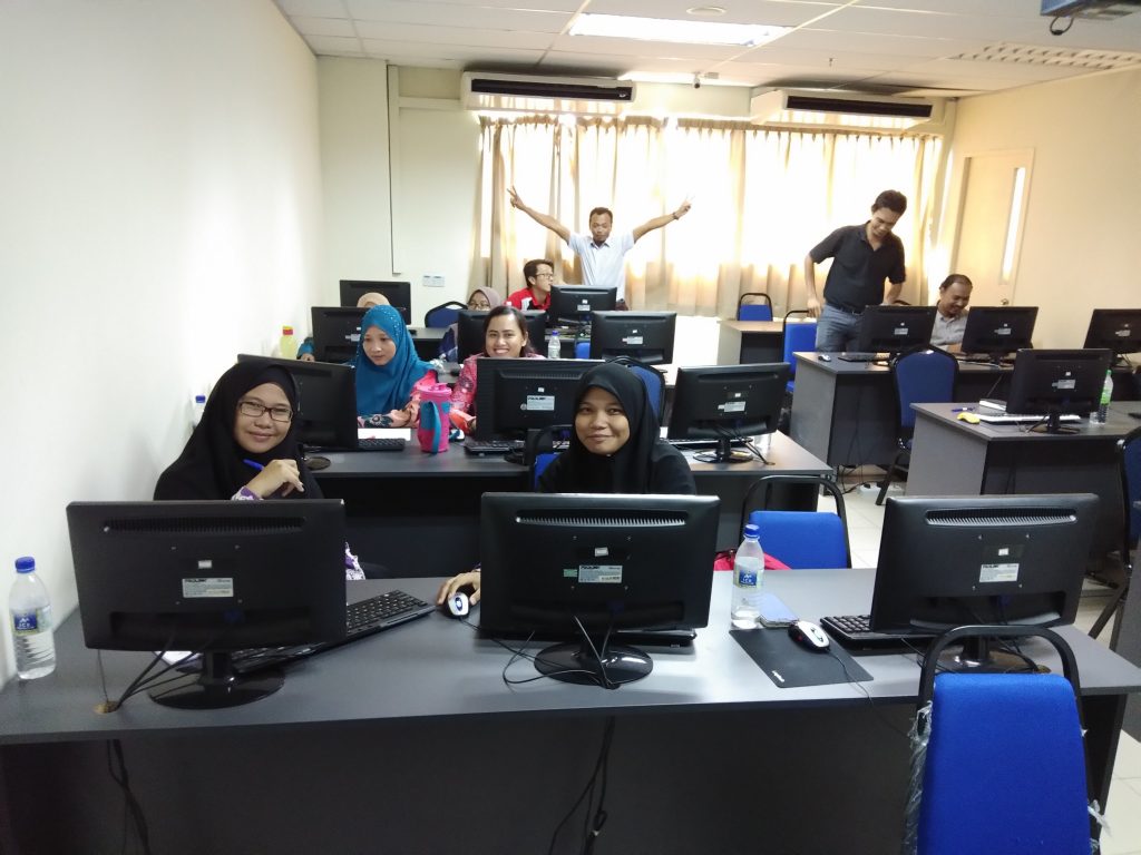 PLC Bestari 4 menganjurkan Bengkel Photoshop Level 1 Untuk Guru-guru Daerah Kota Kinabalu
