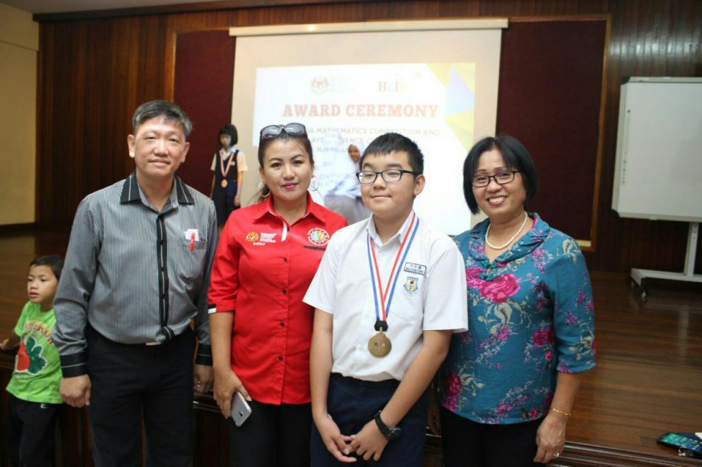 【Award Ceremony】Tahniah kepada Malcolm Kong yang akan mewakili MALAYSIA dalam Pertandingan International Math & Science Olympiad IMSO 2018 pada 28/9 – 4/10 bertempat di Zhejiang,China.