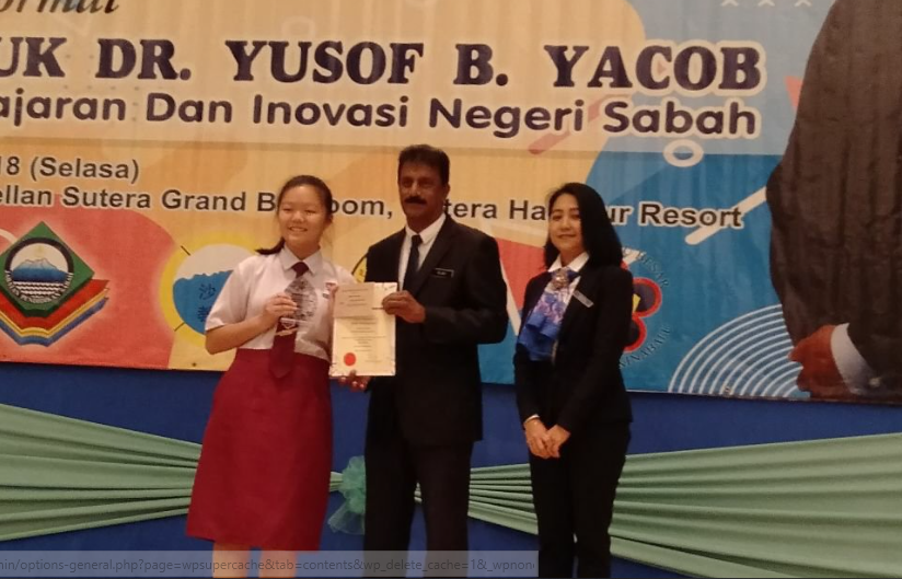 Candy Voo terima Hadiah Cemerlang Pertandingan Kad Hari Guru Peringkat Negeri Sabah bagi Tahun 2018