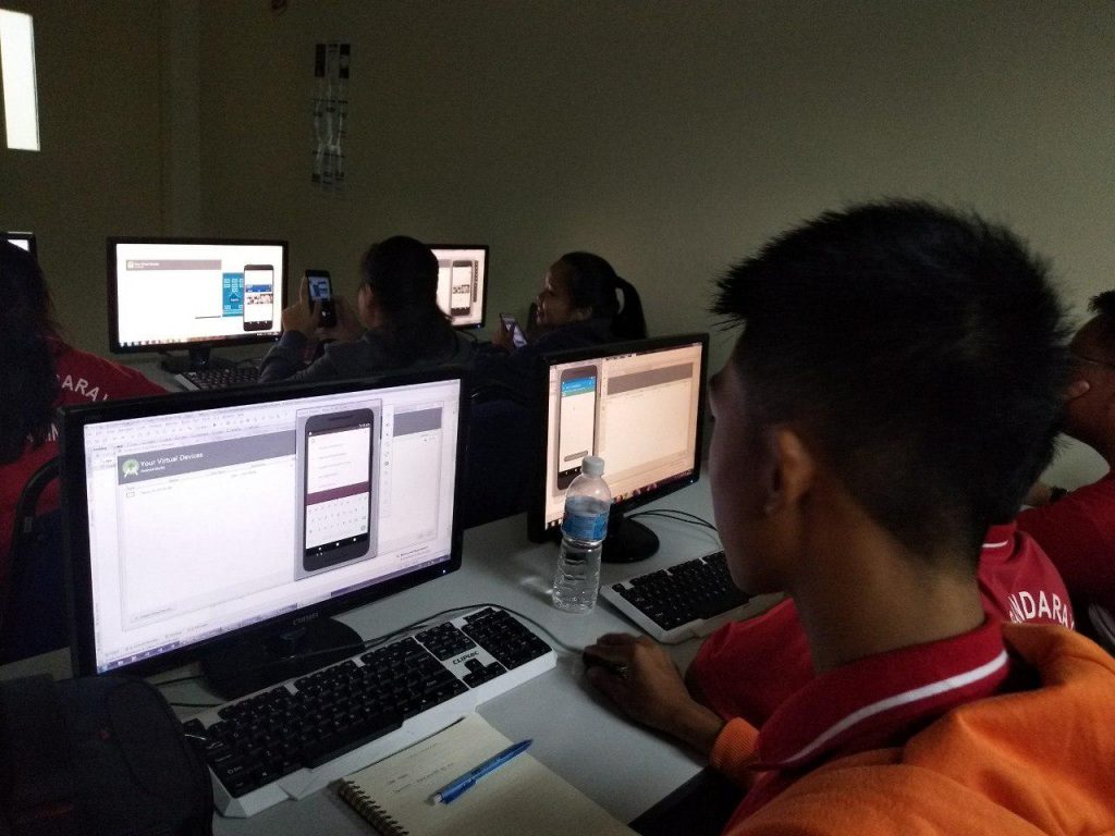 Pelajar SMK Bandaraya KK mengikuti Kursus ICT Apps Development (Android Studio) di AMC COLLEGE