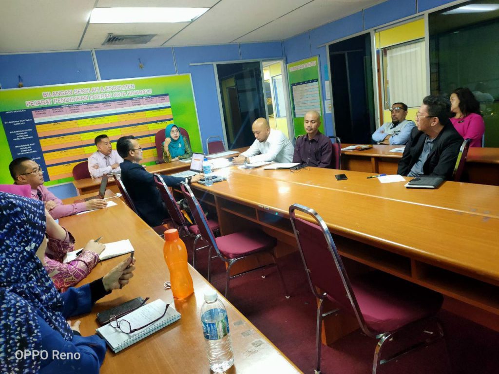 Server PPD Bukit Padang dalam proses diperiksa yang akan dibuka dan Perbincangan Perhimpunan Bulanan PPDKK
