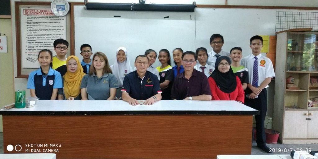Kaca Mata Percuma kepada 11 murid SMJK Shan Tao