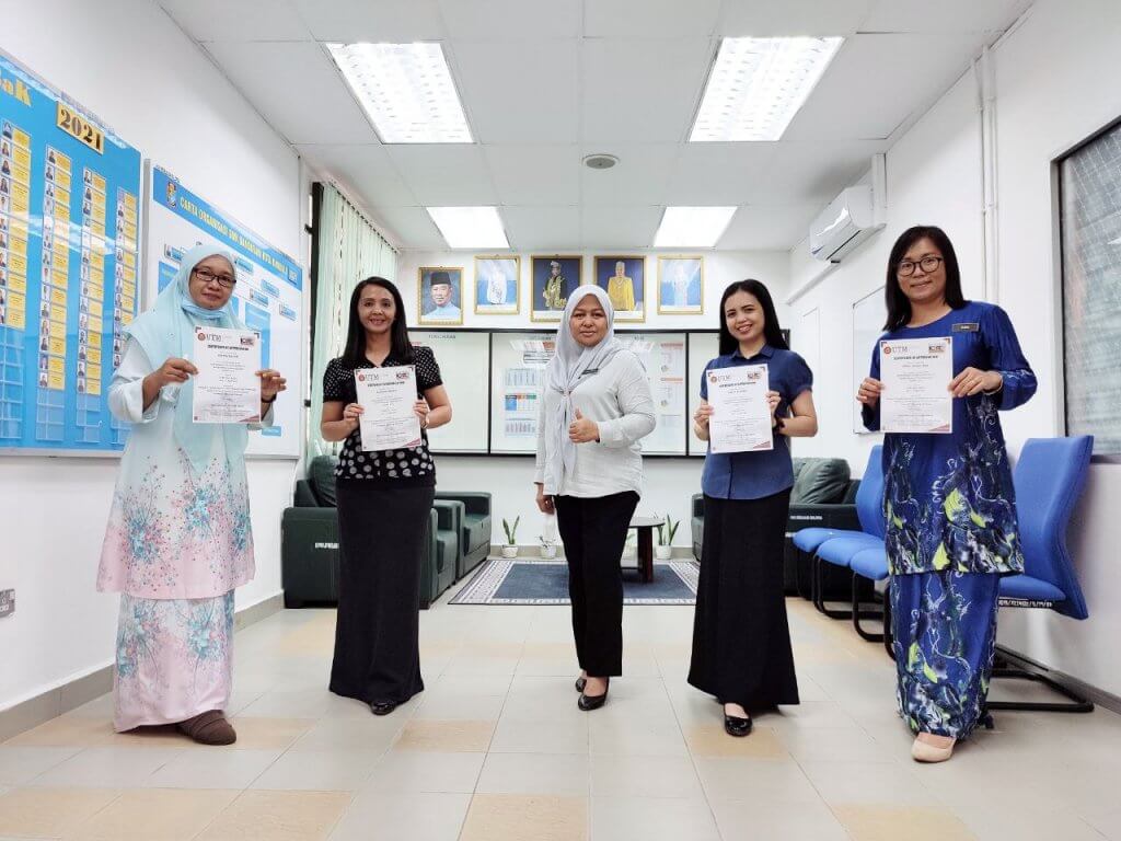 Poster dari SMK BANDARAYA KOTA KINABALU Menang Best Poster Award dalam Pertandingan International Virtual Conference On Human Resource Development ICHRD 2021 Anjuran  UTM